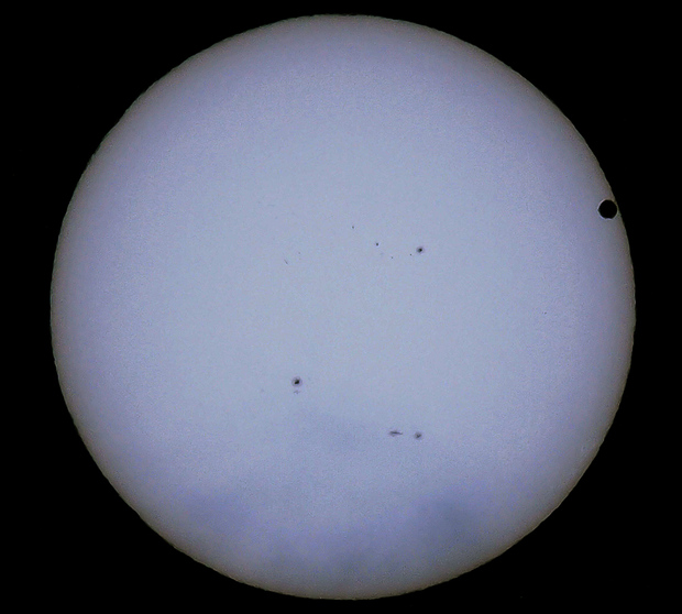 金星日面通過-第三接触寸前13時29分-P6065558.JPG