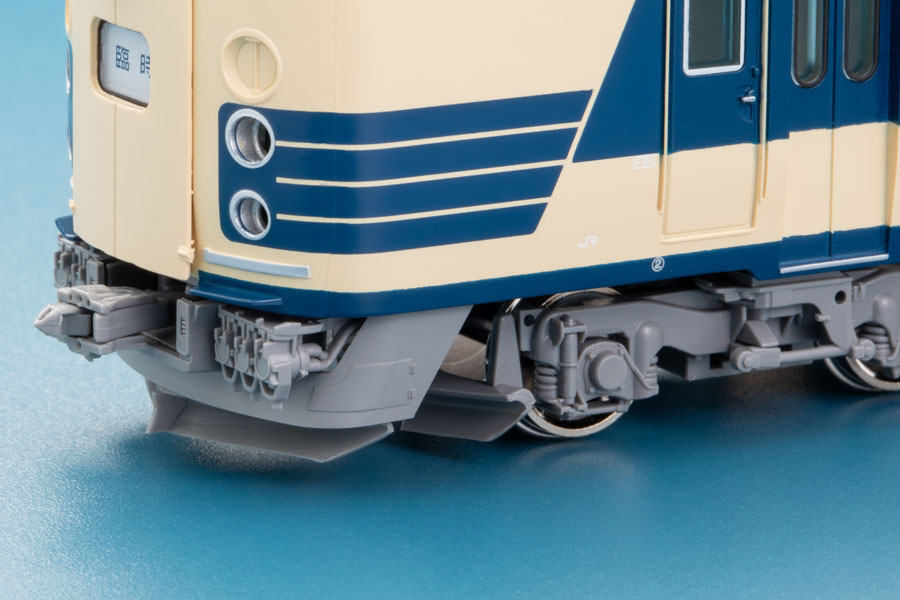 ジャンパ栓パーツの形状を見直し、スカート周りを実感的に再現