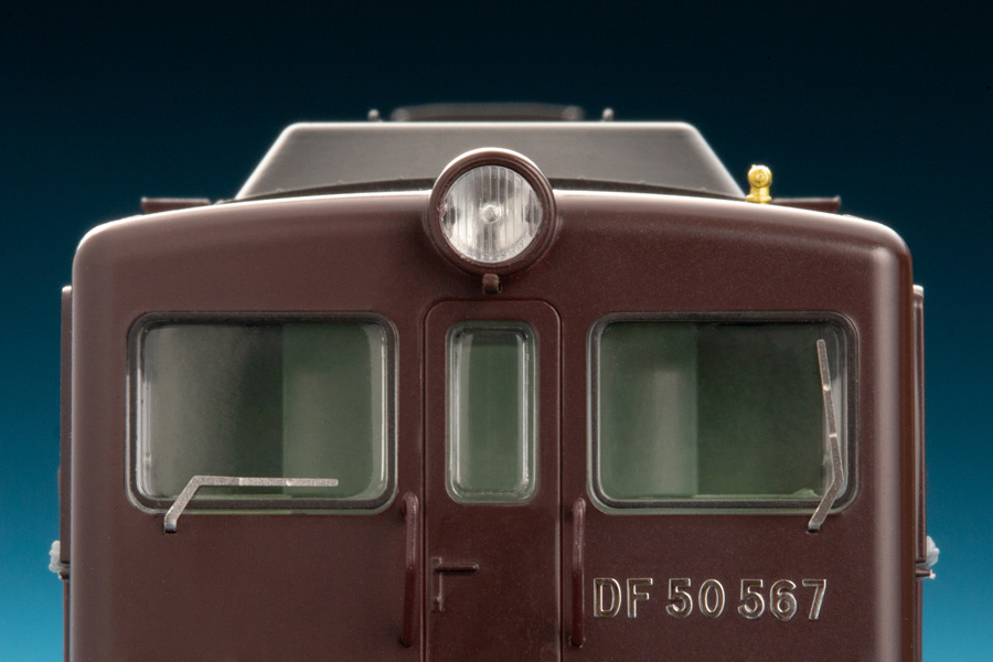 DF50 形（後期型・茶色）のヘッドライト消灯状態
